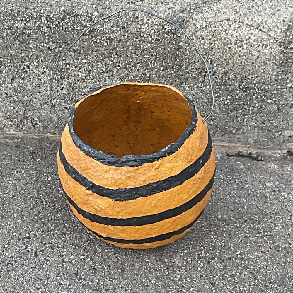 Paper Mache Halloween Bee Bucket - Picture 4 of 10